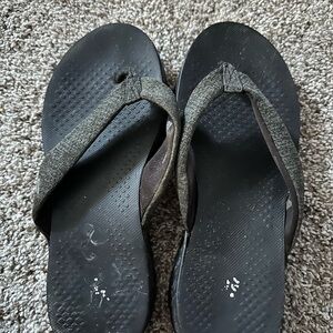 Sketchers Flip Flops